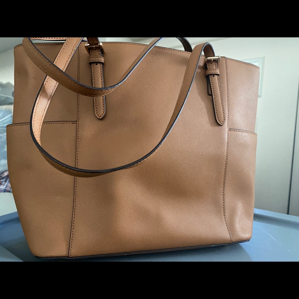 Michael Kors Tan Medium Purse, brand new. - Picture 2 of 5